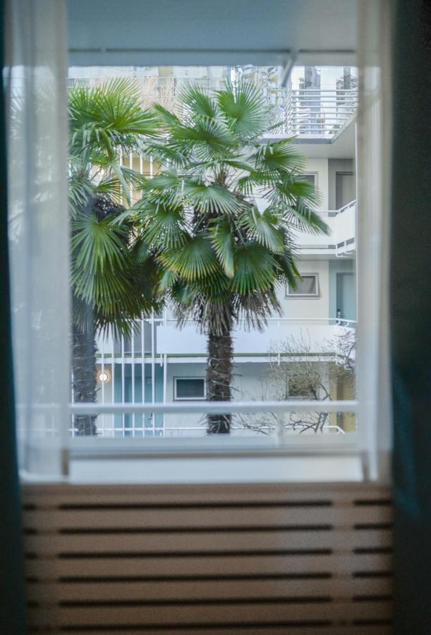 The Burrard Hotel Vancouver Bagian luar foto